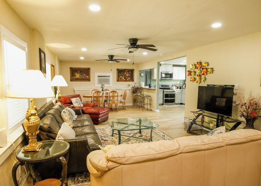Florida Jasper Living area
