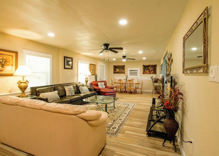 Florida Jasper Living area