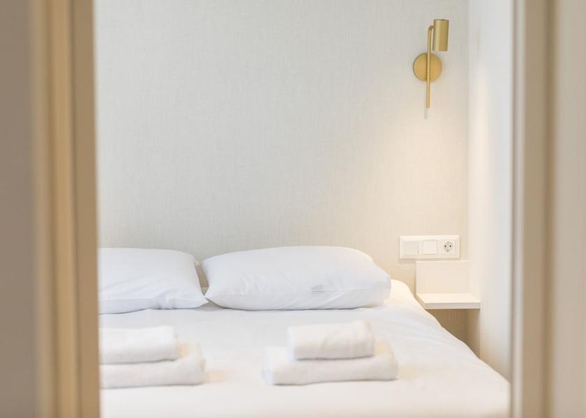  Cascais Room