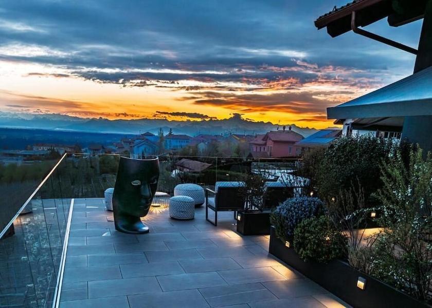 Piedmont Barolo Terrace/patio