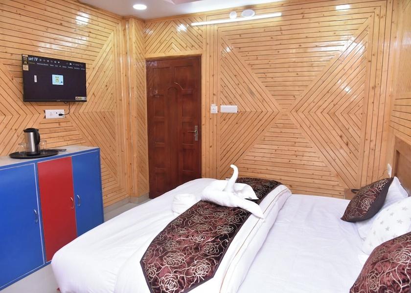 Himachal Pradesh Sarahan Room