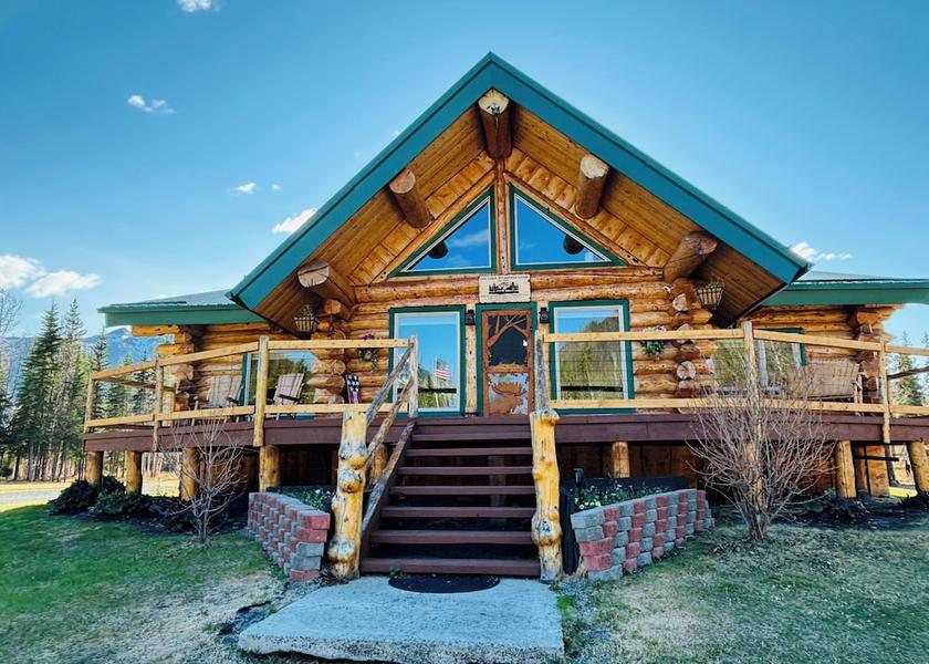Alaska Tok Front of property