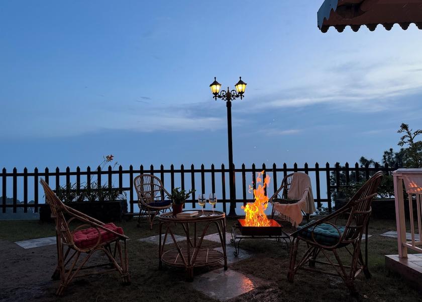 Himachal Pradesh Kasauli Terrace/patio