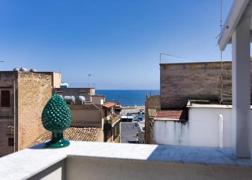 Sicily Santa Flavia Property grounds