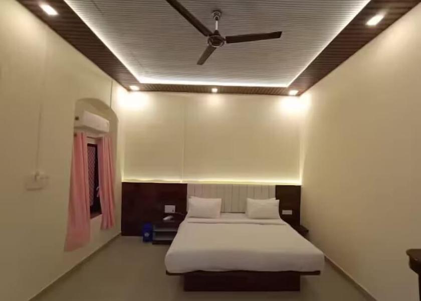 Maharashtra Matheran Room