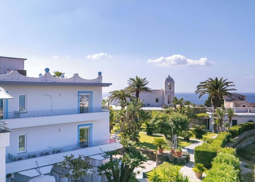 Campania Serrara Fontana Front of property