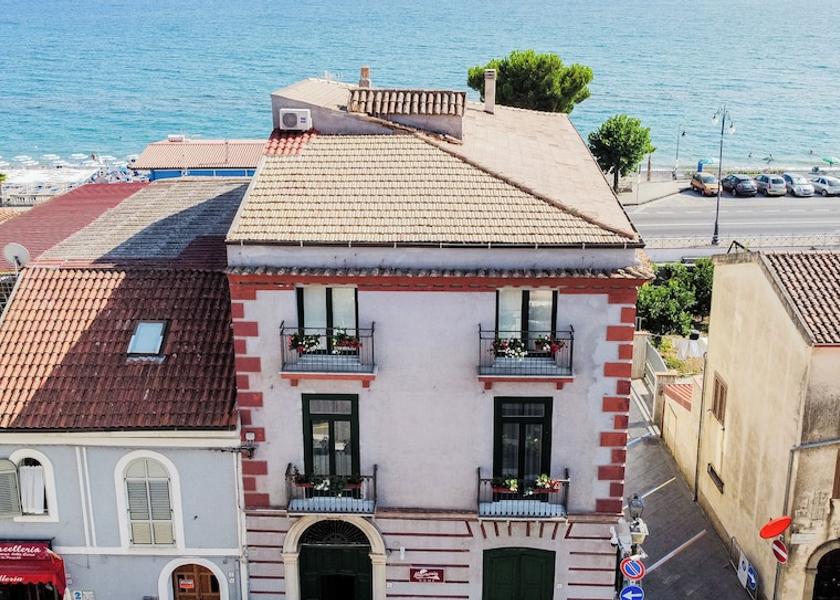 Campania Ispani Front of property