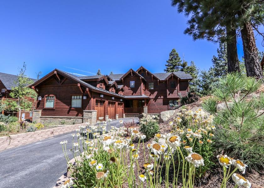 California Mammoth Lakes Front of property