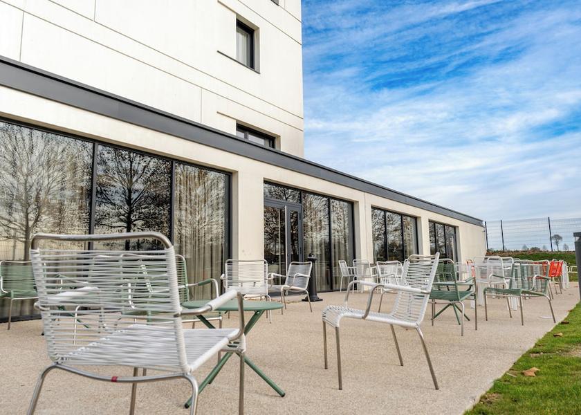 Grand Est Chalons-en-Champagne Terrace/patio