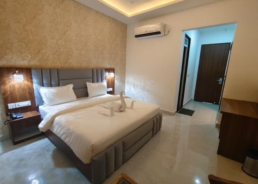 Uttarakhand Rishikesh Room