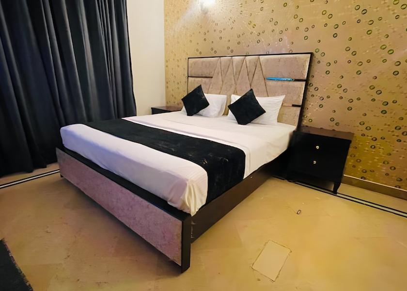 Punjab Lahore Room