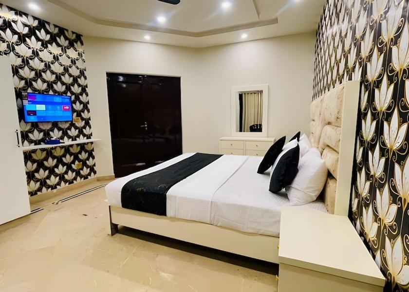 Punjab Lahore Room