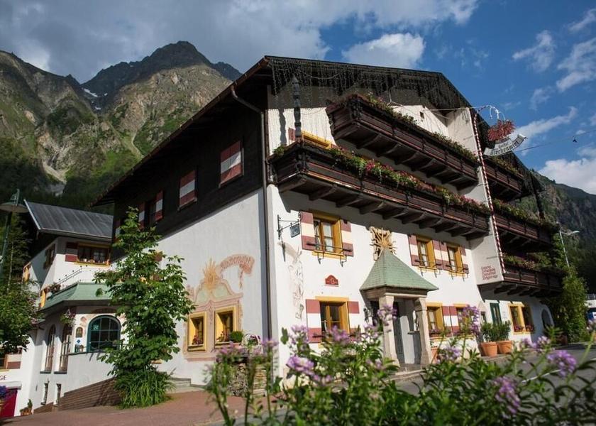 Tyrol Berlin Exterior