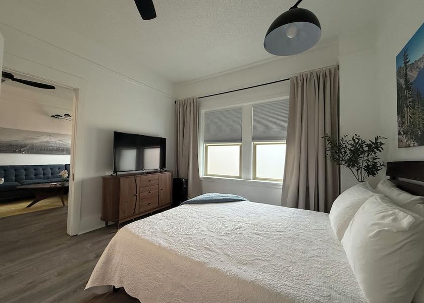 Oregon Klamath Falls Room