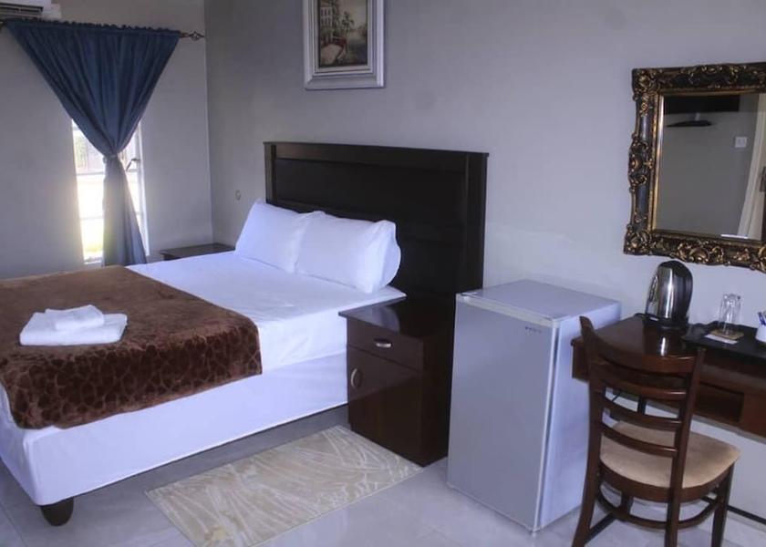 Central Serowe Room