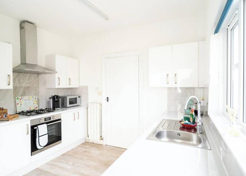 England Poole Private kitchen