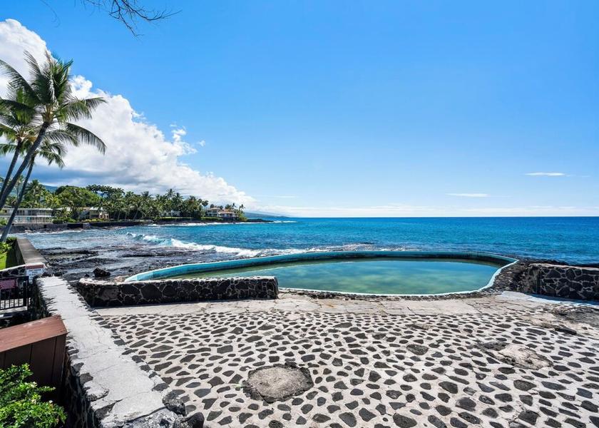 Hawaii Kailua-Kona Property grounds