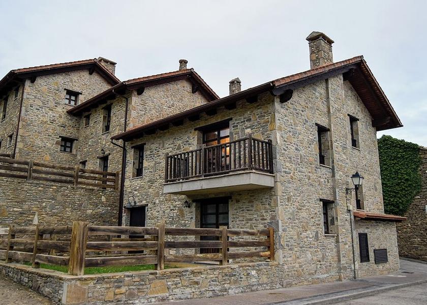 Aragon Jaca Front of property