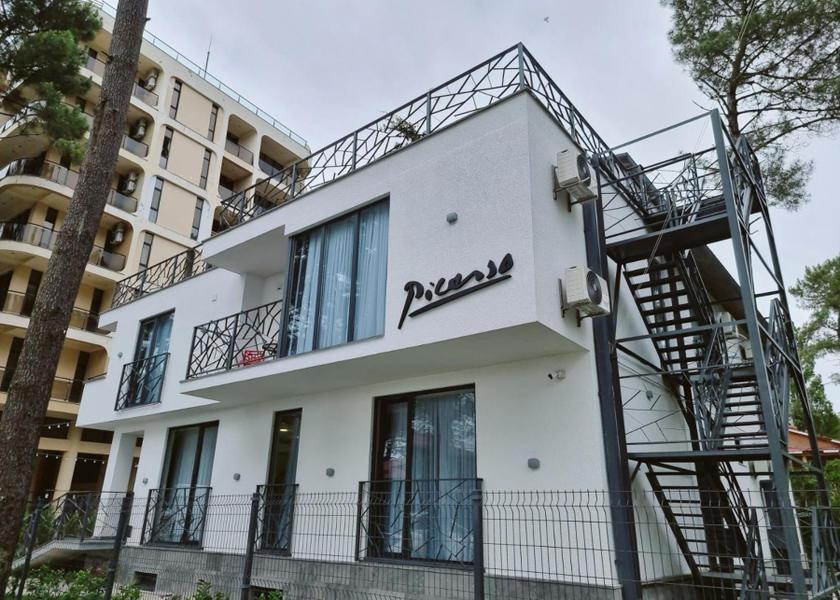 Guria Shekhvetili Exterior view