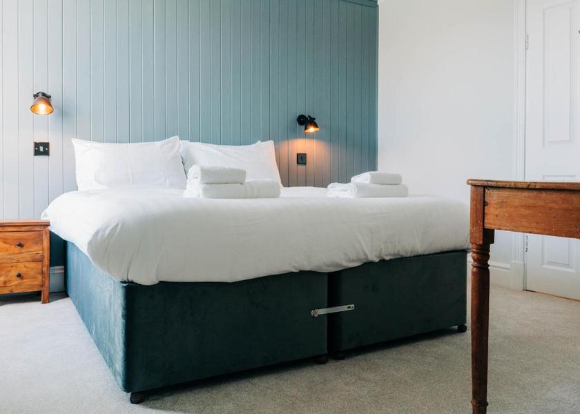 Wales Cardigan King Room