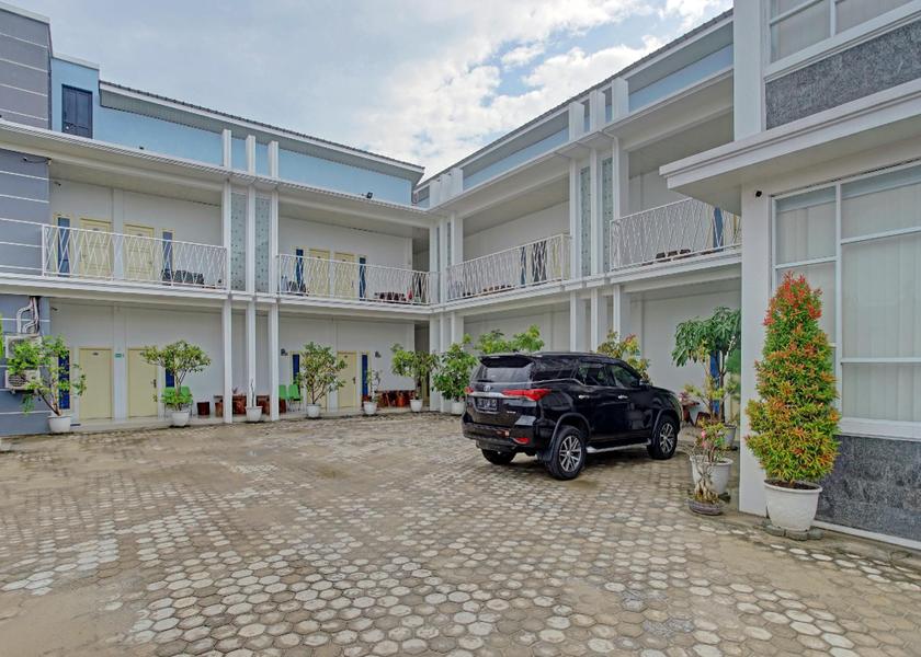 Lampung Gedongtataan Hotel Exterior