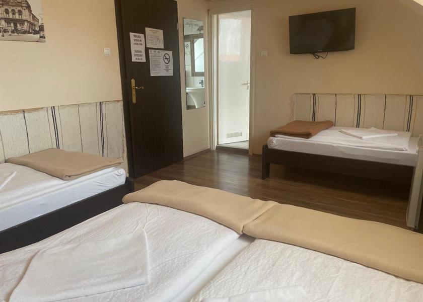 Csongrád Szeged Economy Quadruple Room