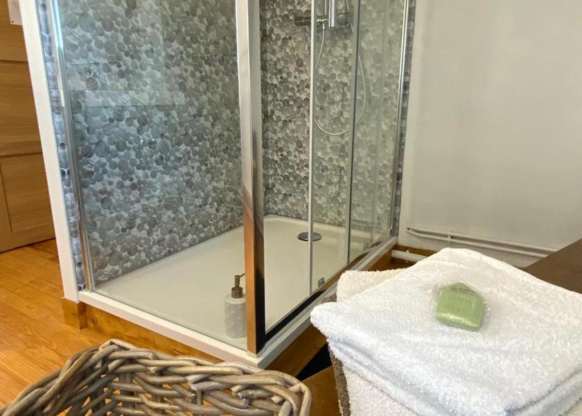 Hauts-de-France Le Crotoy Queen Suite with Sea View