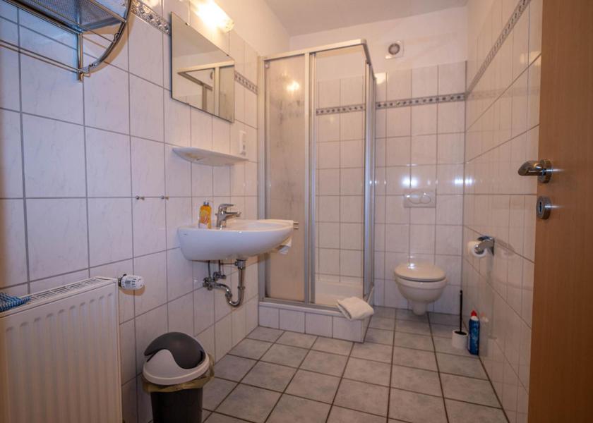 Lower Saxony Wilhelmshaven Two-Bedroom Apartment with Shower 