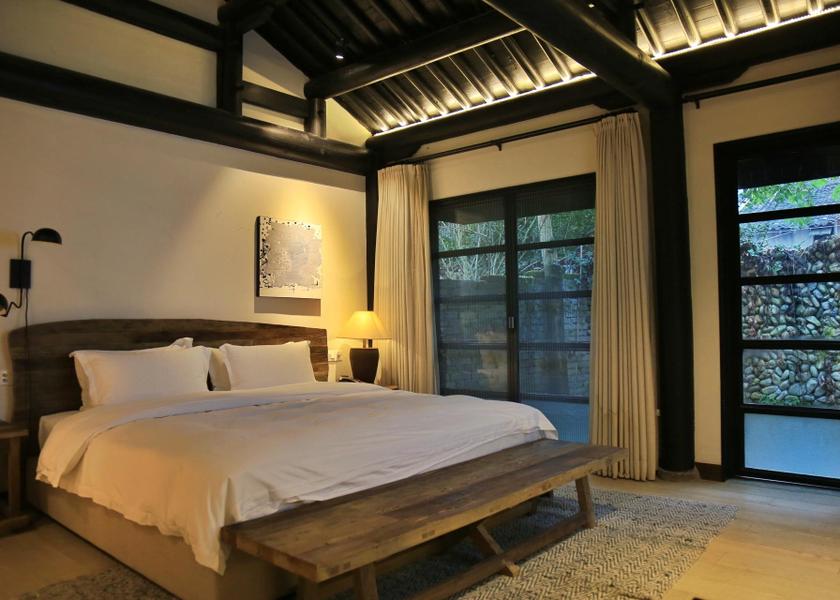 Zhejiang Lishui View King Bed