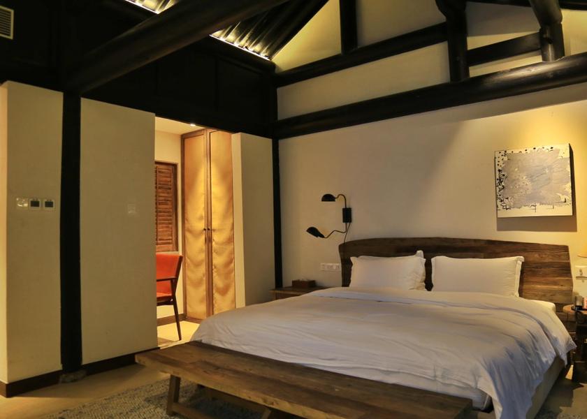 Zhejiang Lishui View King Bed