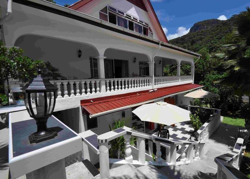  Mahé Island Hotel Exterior