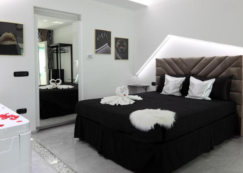 Sardinia Santa Teresa di Gallura Queen Room with Spa Bath
