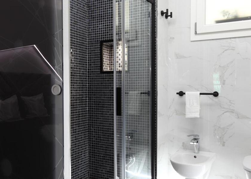 Sardinia Santa Teresa di Gallura Queen Room with Spa Bath