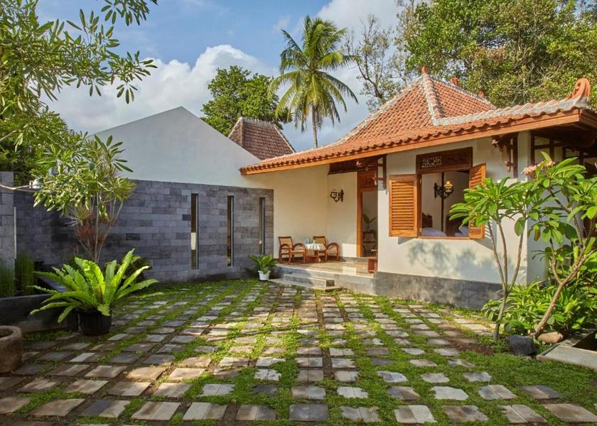 Central Java Borobudur Hotel Exterior