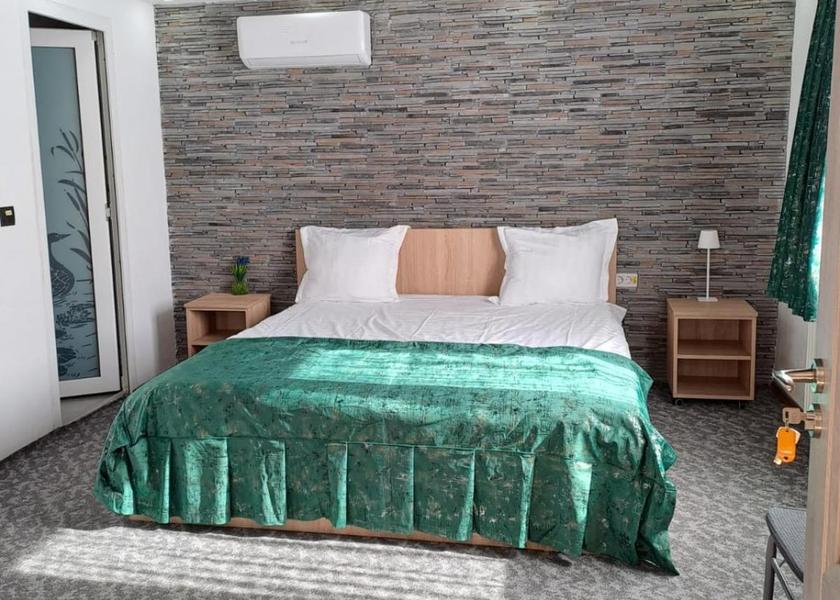 Gorj County Tirgu Jiu Family Room with Garden View
