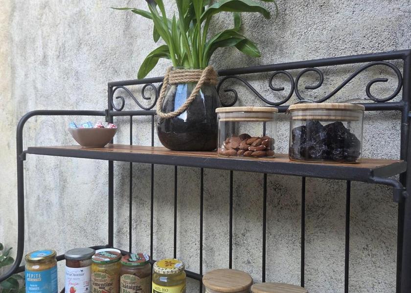 Occitanie Aigues-Mortes Food and beverages