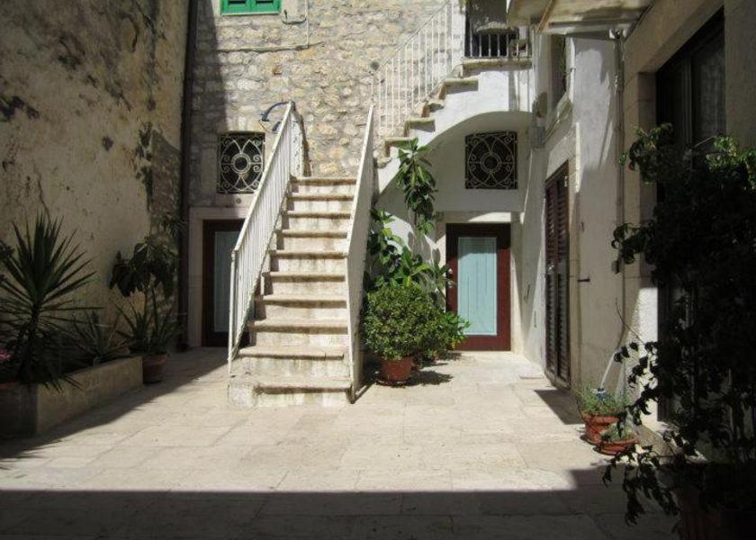 Puglia Giovinazzo Entrance