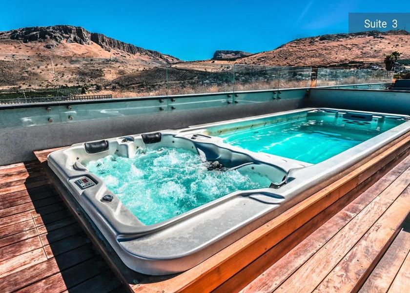 Northern Migdal Hot tub