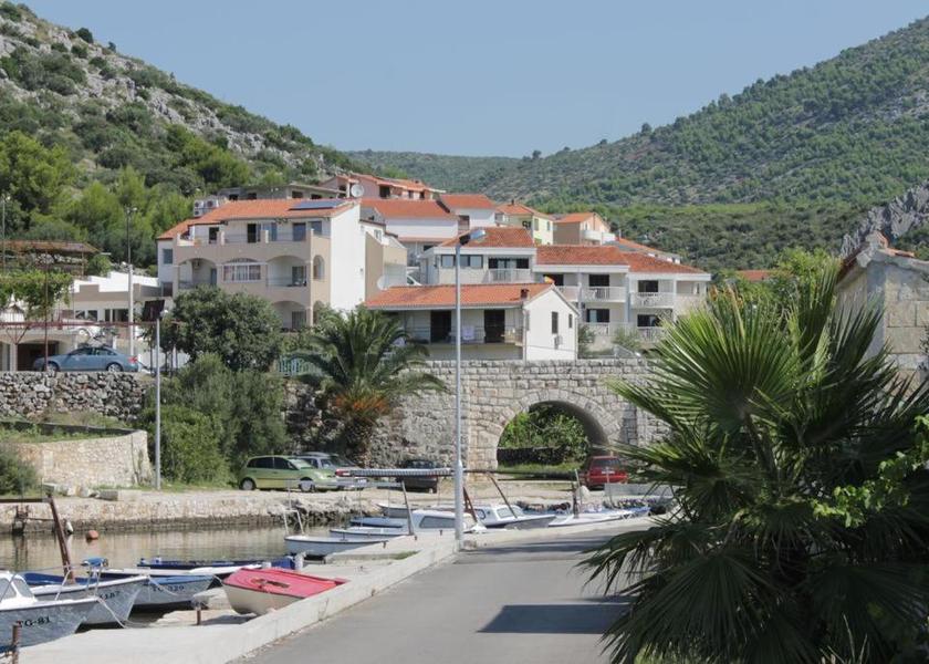 Split-Dalmatia Seget Surrounding environment