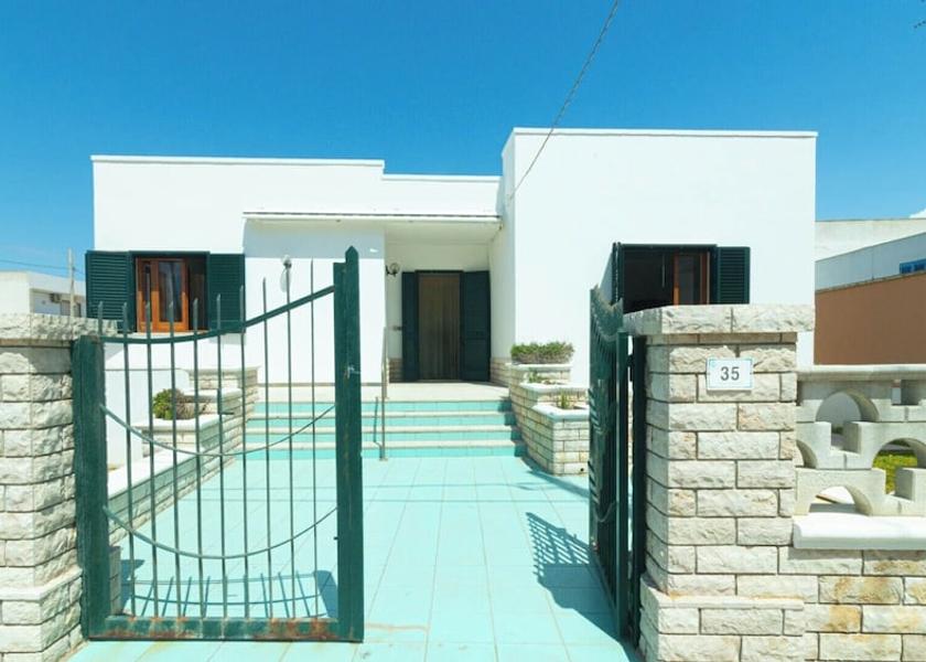 Puglia Salve Front of property