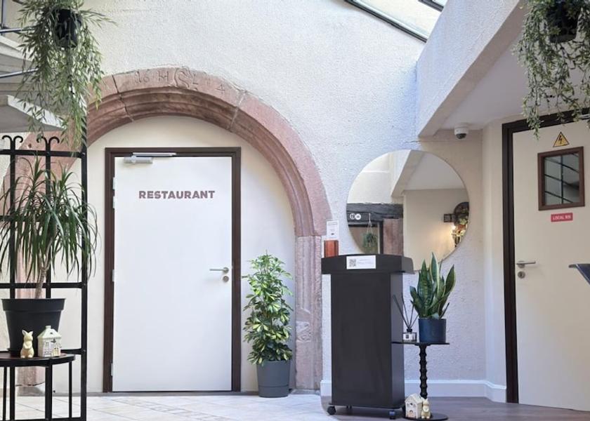 Grand Est Riquewihr Reception
