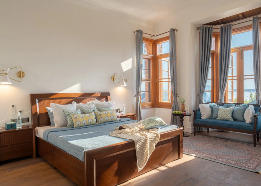 Jammu and Kashmir Srinagar Deluxe Suite