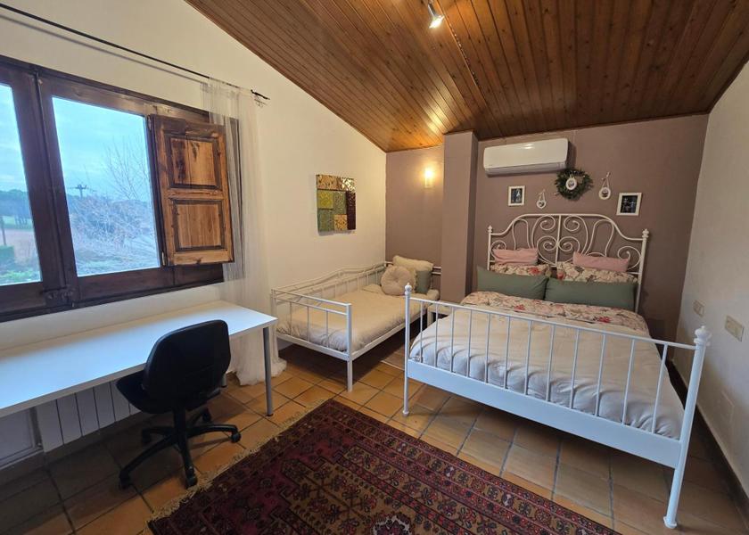 Catalonia Quart Triple Room with Private Bathroom
