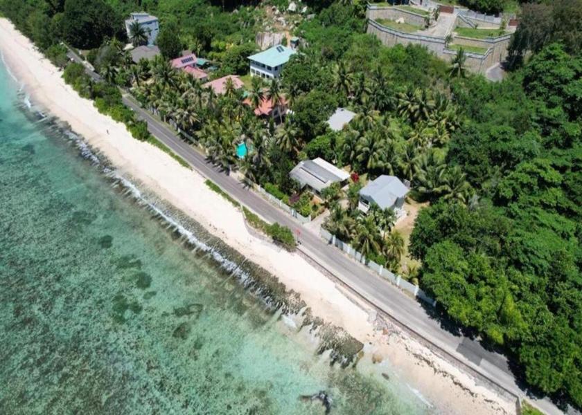  Mahé Island 