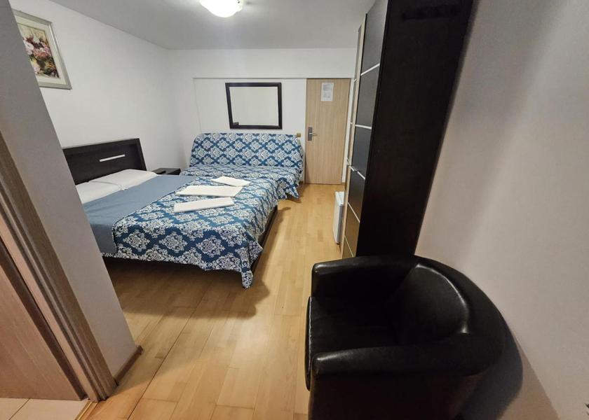 Dolj County Craiova Triple Room with Private Bathroom