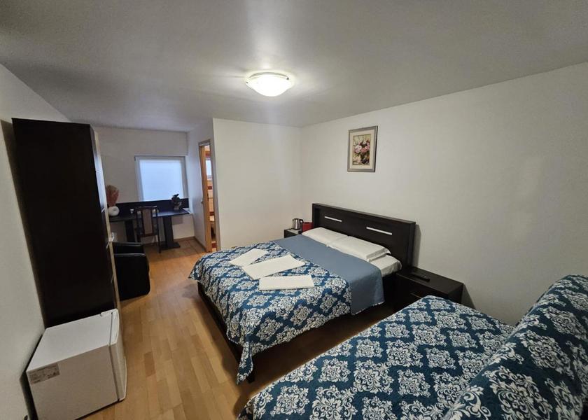Dolj County Craiova Triple Room with Private Bathroom