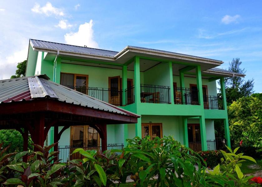  Praslin Island 