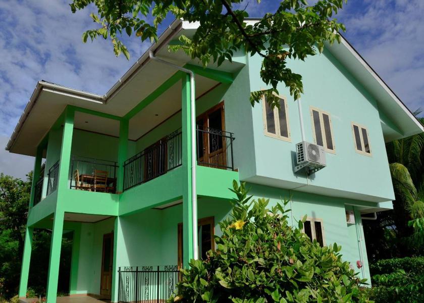  Praslin Island Exterior view