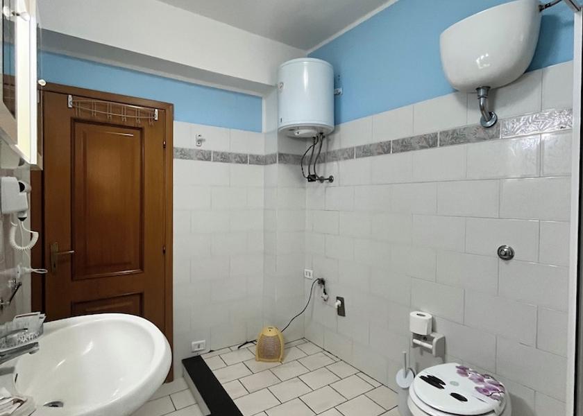 Calabria Palizzi Bathroom