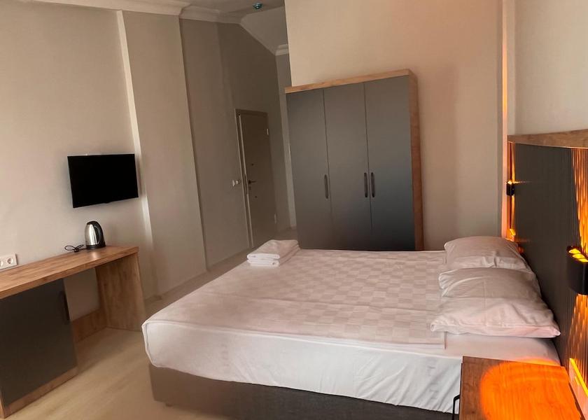  Side Room
